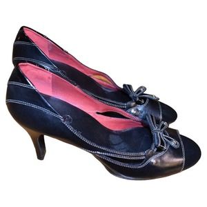 Cole Haan Black Peep Toe Trista Pump, New, Size 7, Red Interior, Gorgeous!